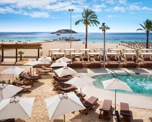 Piscina de Arena tipo playa construida por Hidro Balear para el Hotel Sol Wave de Meliá en Calviá, Mallorca.