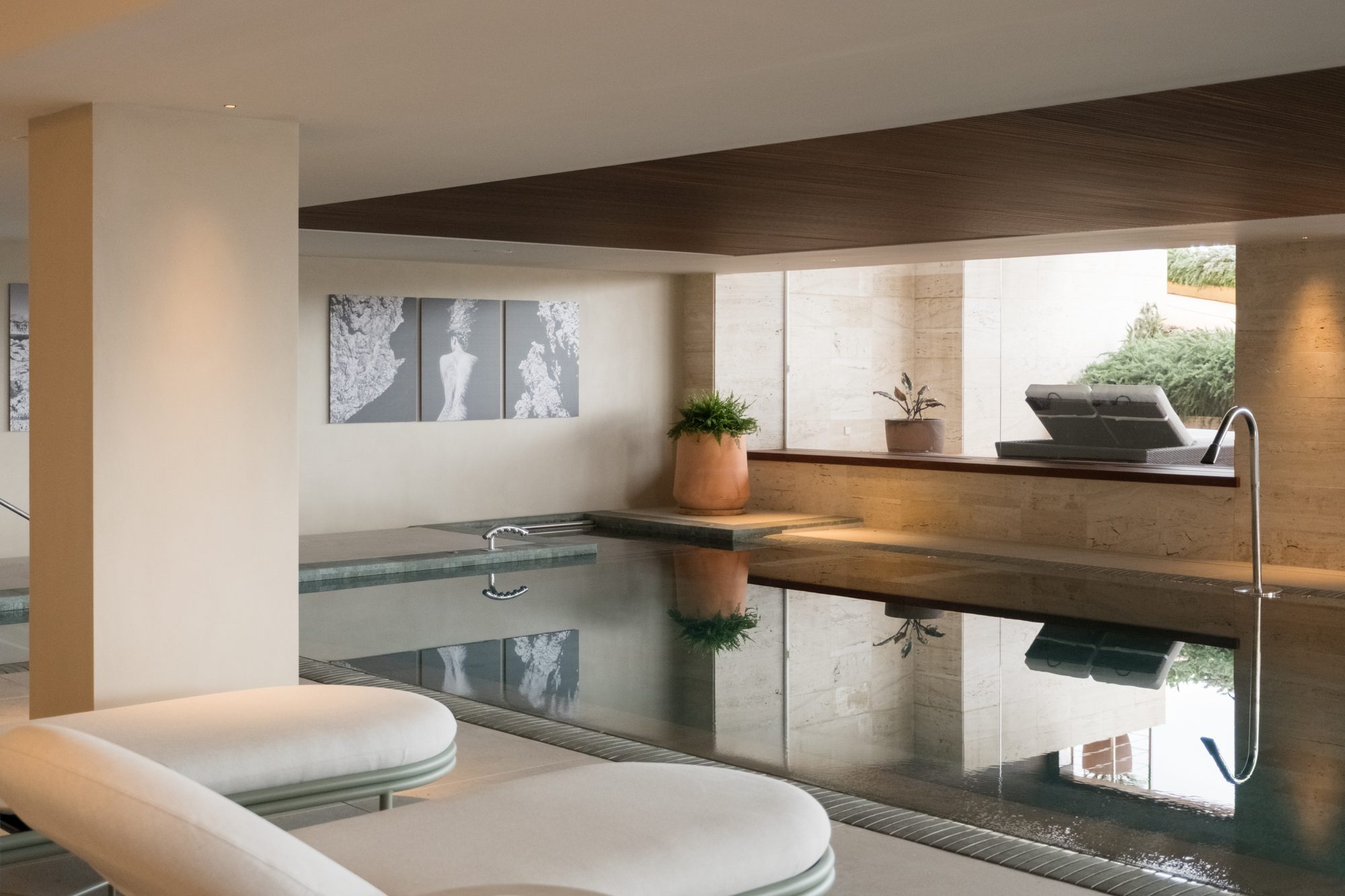 Todo el spa del Iberostar Jardín del Sol: hidroterapia, camas de hidromasaje, sauna, vapor y cabinas de tratamiento.