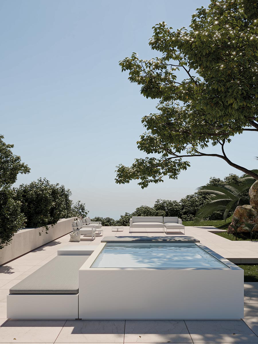 Minipiscina Poolins instalada en un patio pequeño resguardado por un árbol